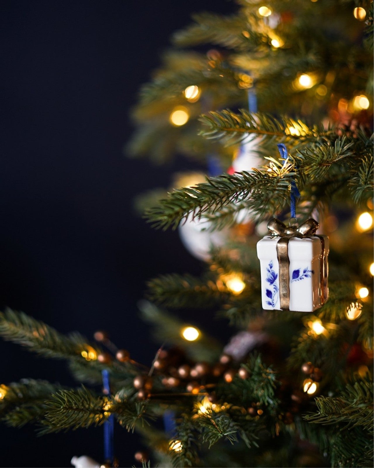 Christmas Ornament - Present with Golden Ribbon-2
